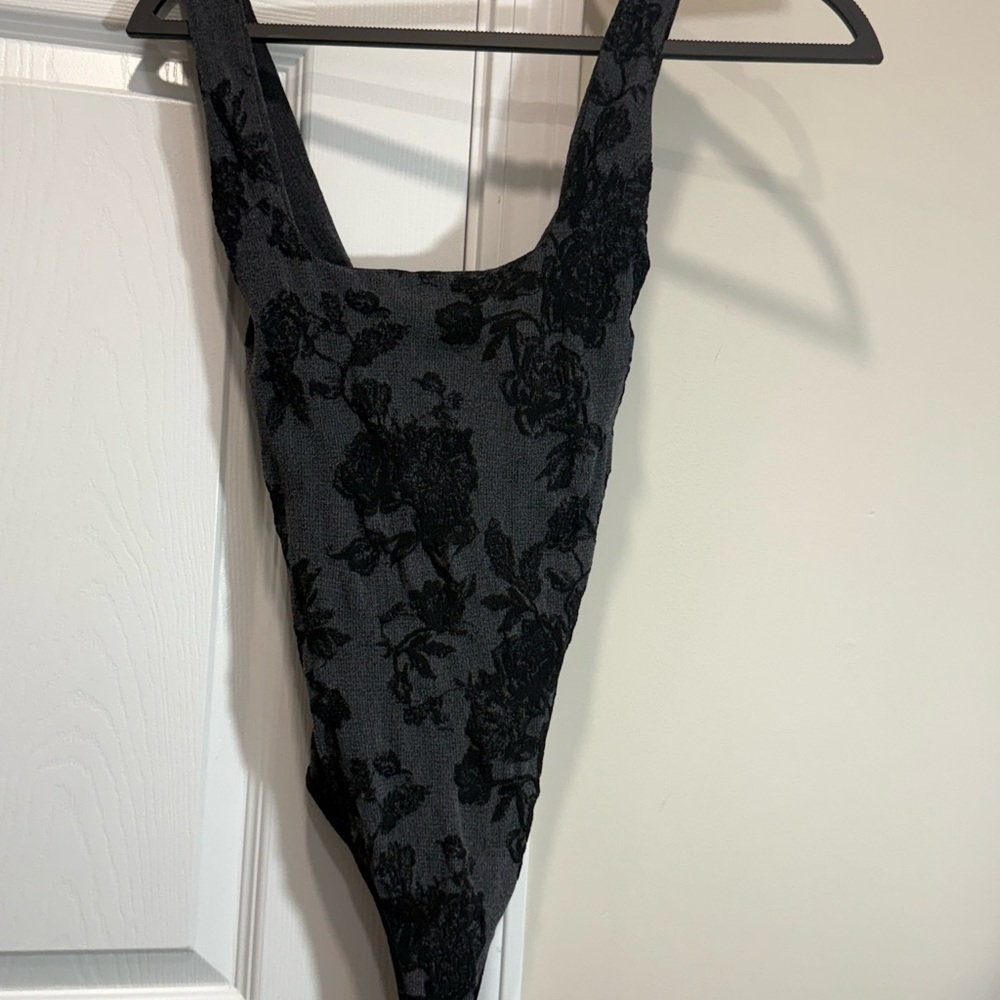 Free Poeple Send Love
Bodysuit in M/L - Picture 3 of 7